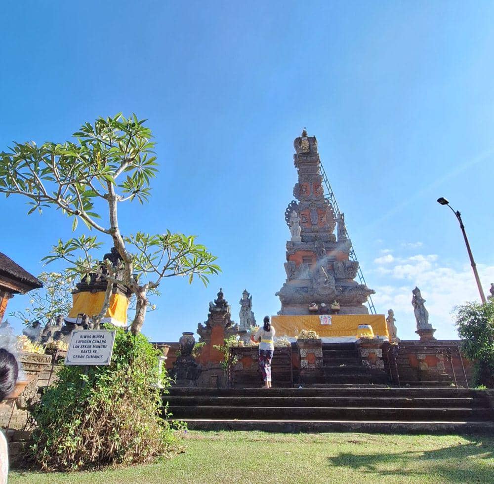 Perayaan Hari Suci Purnama di Bali (Adi Wangsa)