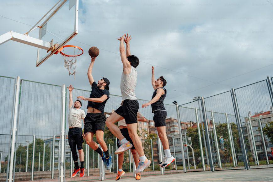 4 Rekomendasi Sepatu Basket yang Bikin Gerakanmu Makin Leluasa, Cek!