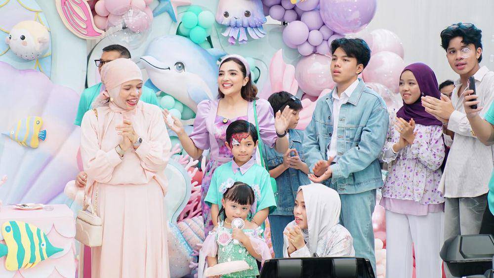 potret keluarga di ultah Azura (instagram.com/ashanty_ash)