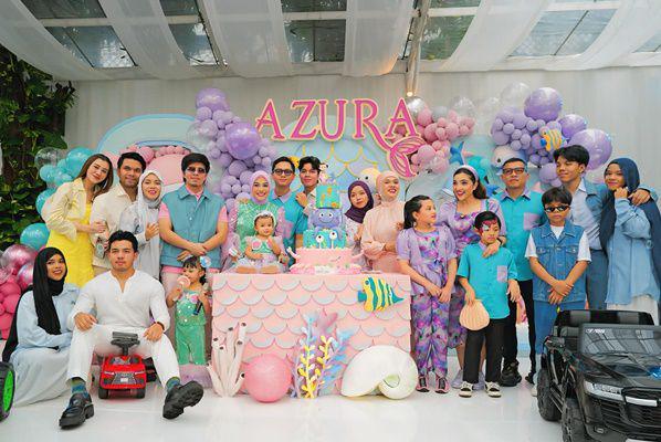 7 Potret Keluarga di Pesta Ulang Tahun Pertama Azura, Lengkap!