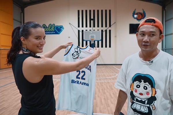 Momen Denny Sumargo Tanding Basket vs Aislinn Konig, Istri Sandy Walsh