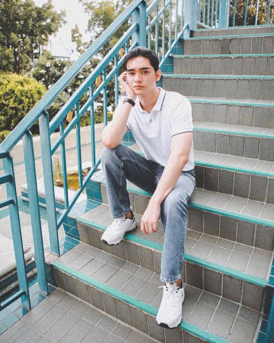 outfit polo shirt ala Kaownah Kittipat (instagram.com/Kaownah)