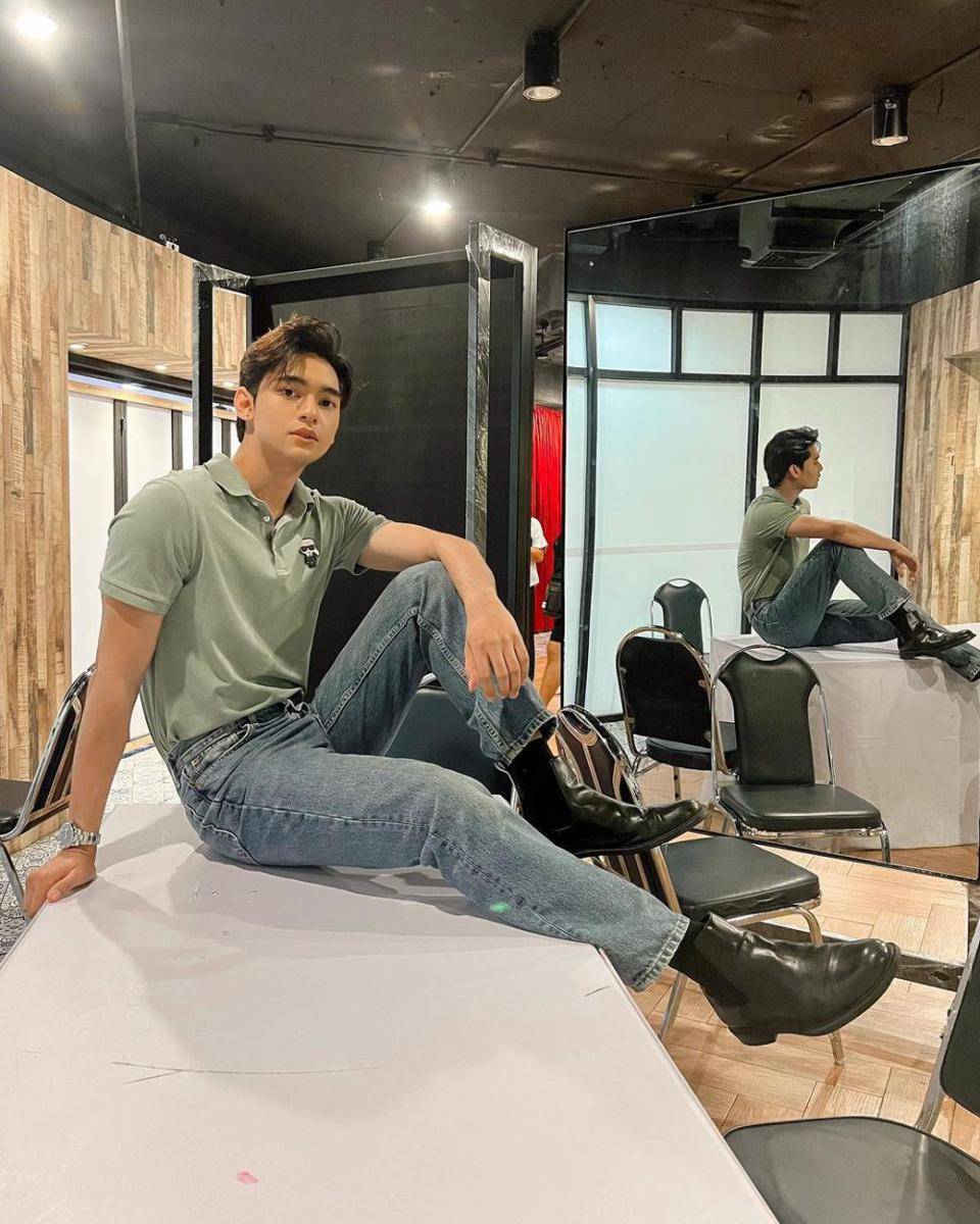 outfit polo shirt ala Kaownah Kittipat (instagram.com/Kaownah)