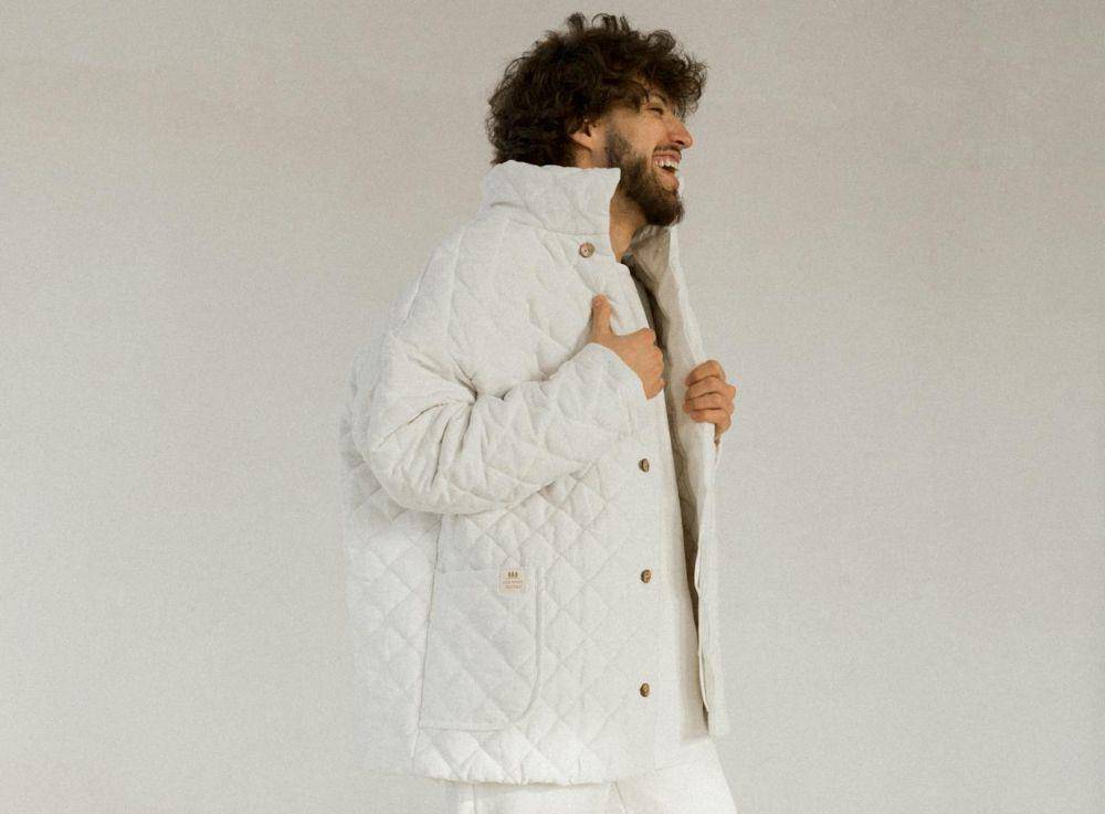 Ilustrasi quilted jacket (pexels.com/Роман Павлов)