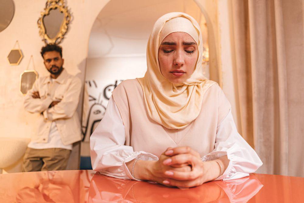 5 Tanda Hubungan Tidak Bahagia yang Membuatmu Merasa Terjebak