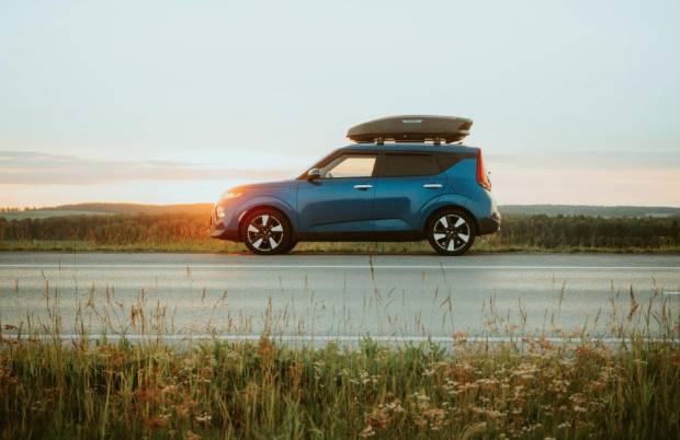 ilustrasi roof box pada mobil (pexels.com/Vyacheslav Bobin)