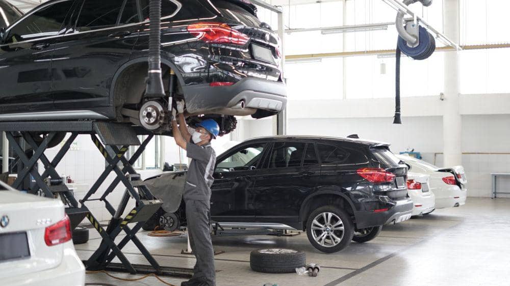 Ilustrasi layanan servis mobil BMW. (dok. BMW Astra)