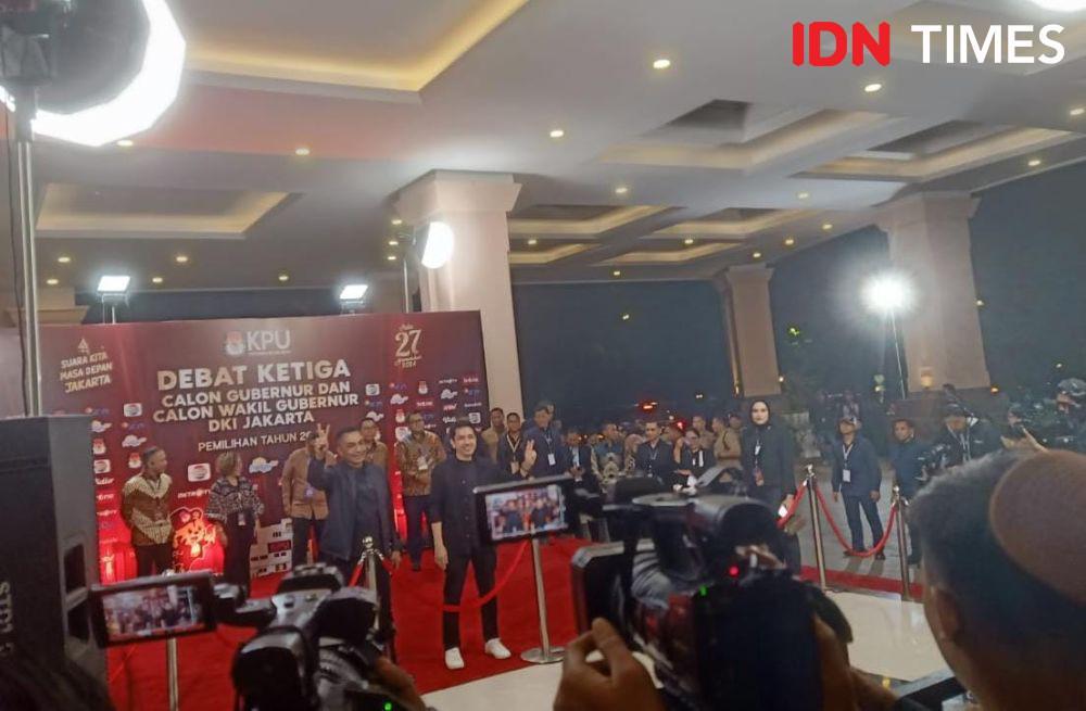 Tiba di Lokasi Debat, Dharma-Kun Kompak Pakai Baju Serba Hitam