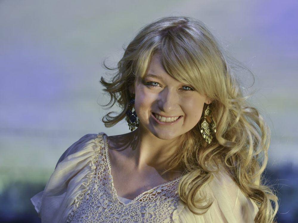 ilustrasi perempuan memesona (unsplash.com/Cristina Anne Costello)