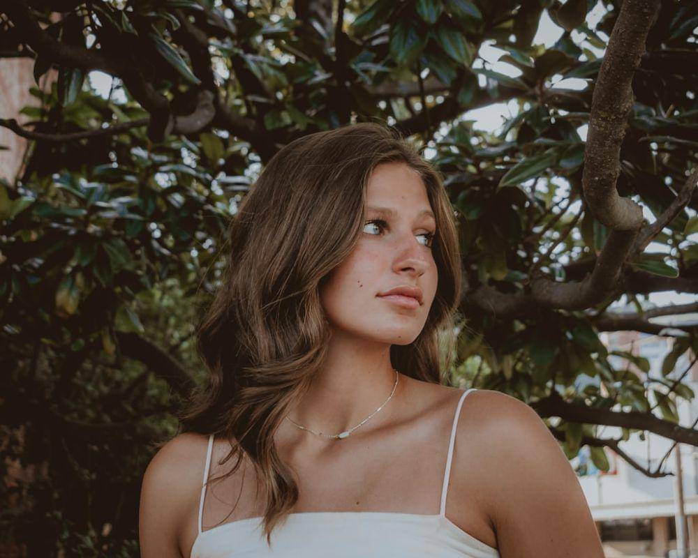 ilustrasi perempuan memesona (unsplash.com/Bailey Burton)