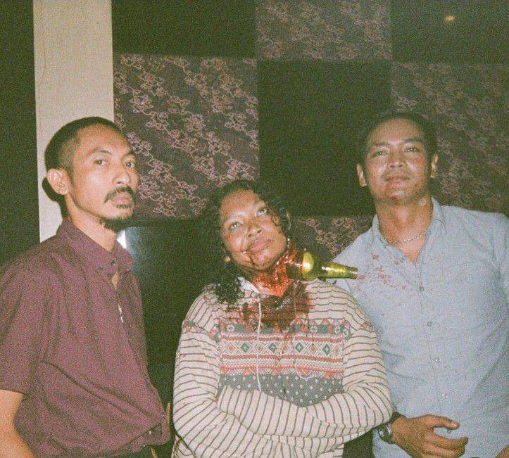 pemain series Zona Merah di balik layar (instagram.com/andrimashadi)