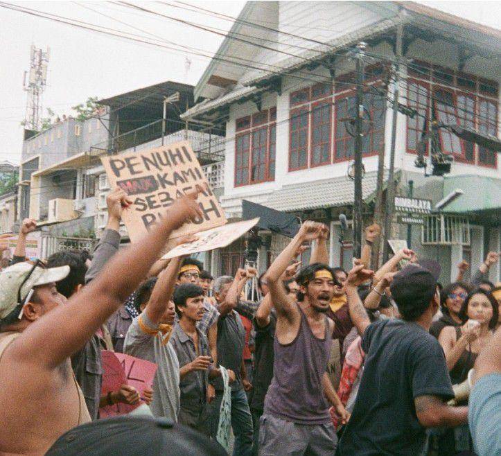 pemain series Zona Merah di balik layar (instagram.com/andrimashadi)