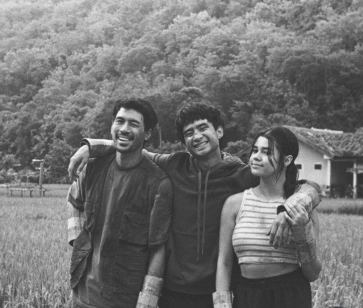 pemain series Zona Merah di balik layar (instagram.com/andrimashadi)