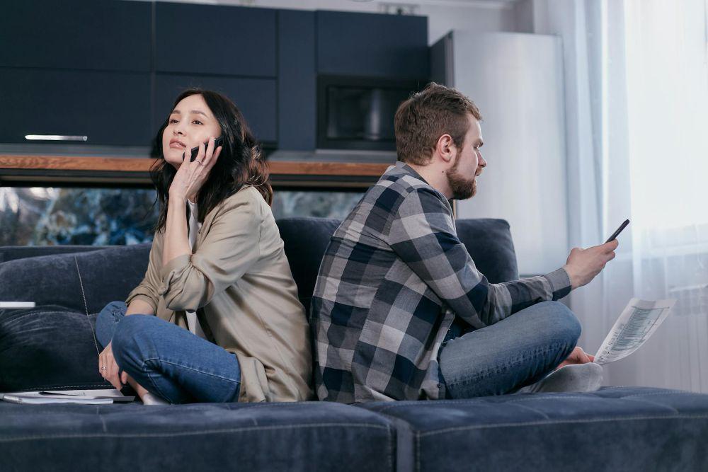5 Solusi Mengatasi Silent Treatment Pasangan, Jangan Diam