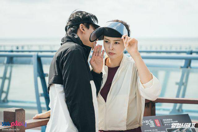potret Kim Nam Gil dan Honey Lee di drakor The Fiery Priest 2 (dok. SBS/The Fiery Priest 2)