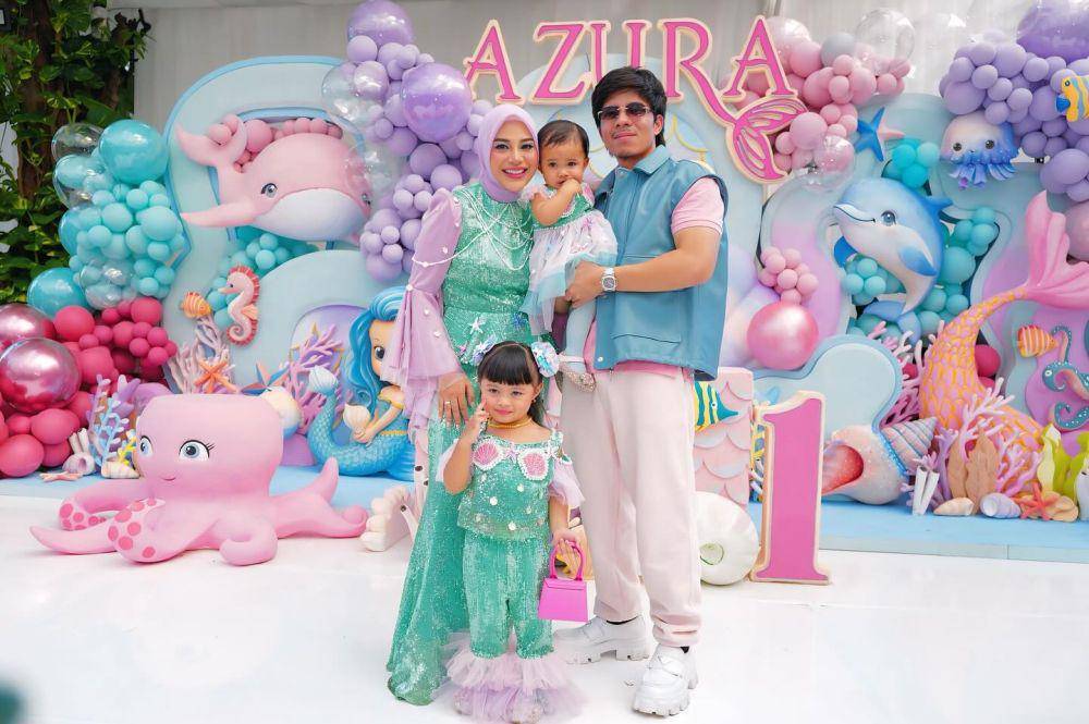 8 Gaya Keluarga di Pesta Ulang Tahun Azura, Bertema Mermaid!