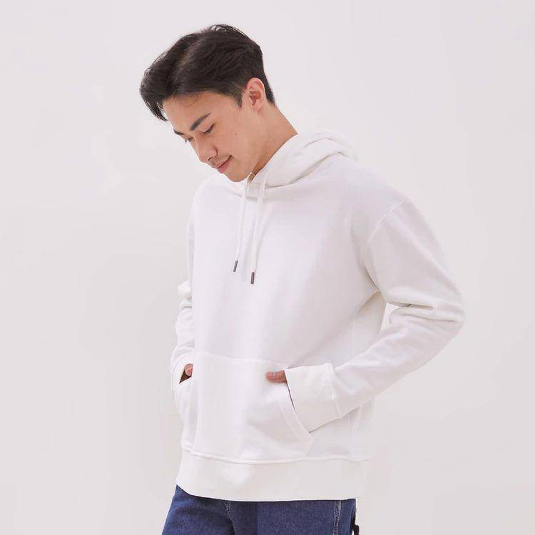hoodie putih Koze (shopee.co.id/Koze Official Shop)