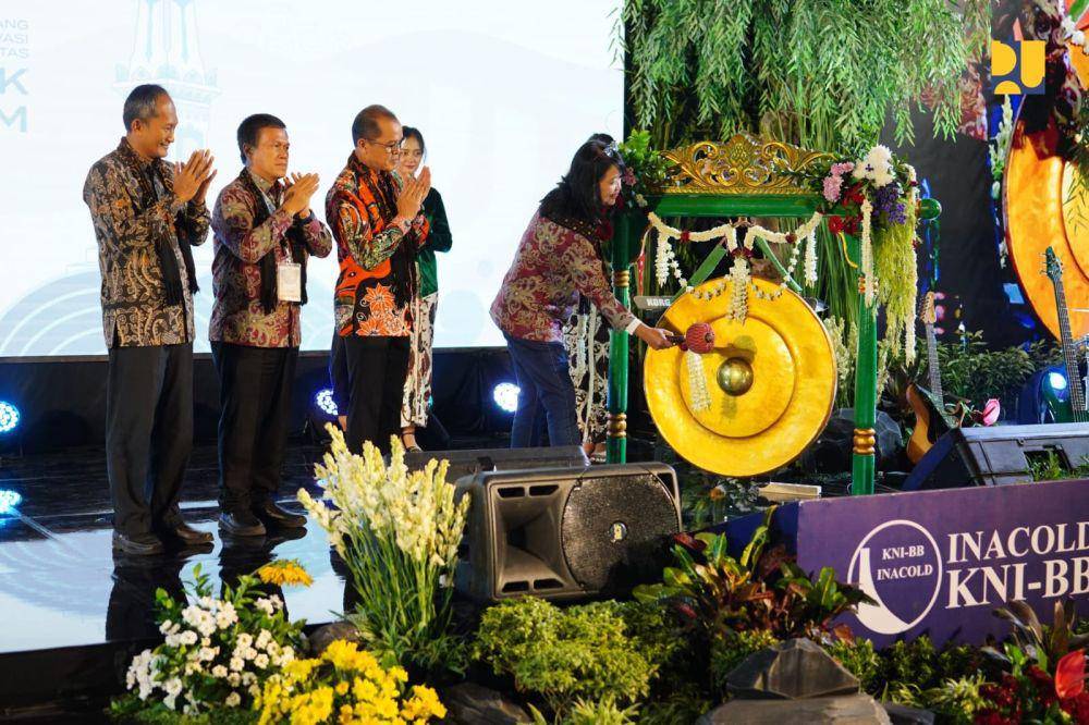 Pembukaan Rapat Anggota Tahunan Indonesian National Committee on Large Dams (INACOLD)/Komite Nasional untuk Bendungan Besar (KNI-BB) 2024 di Gelanggang Inovasi dan Kreativitas Universitas Gadjah Mada (GIK UGM), Kabupaten Sleman, D.I Yogyakarta, Sabtu (16/11/2024) (dok. Kementerian PU)