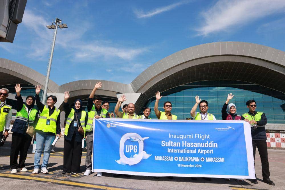 Peluncurkan rute penerbangan baru Makassar-Balikpapan di Bandara Internasional Sultan Hasanuddin, Makassar, Senin (18/11/2024). (Dok. Humas Pemkot Makassar)