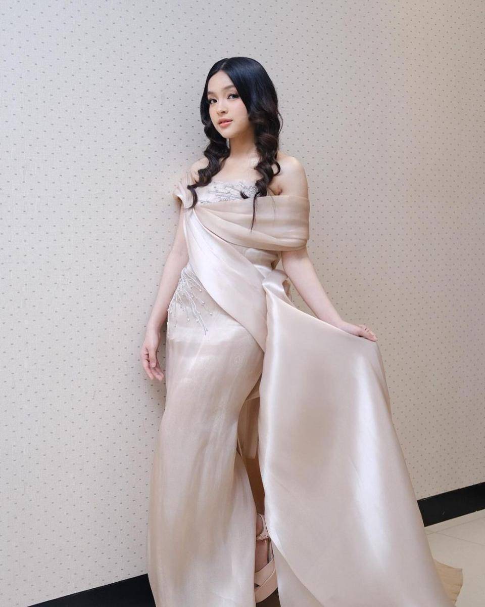 koleksi dress pesta ala Eca Aura (instagram.com/elsaajapasal)