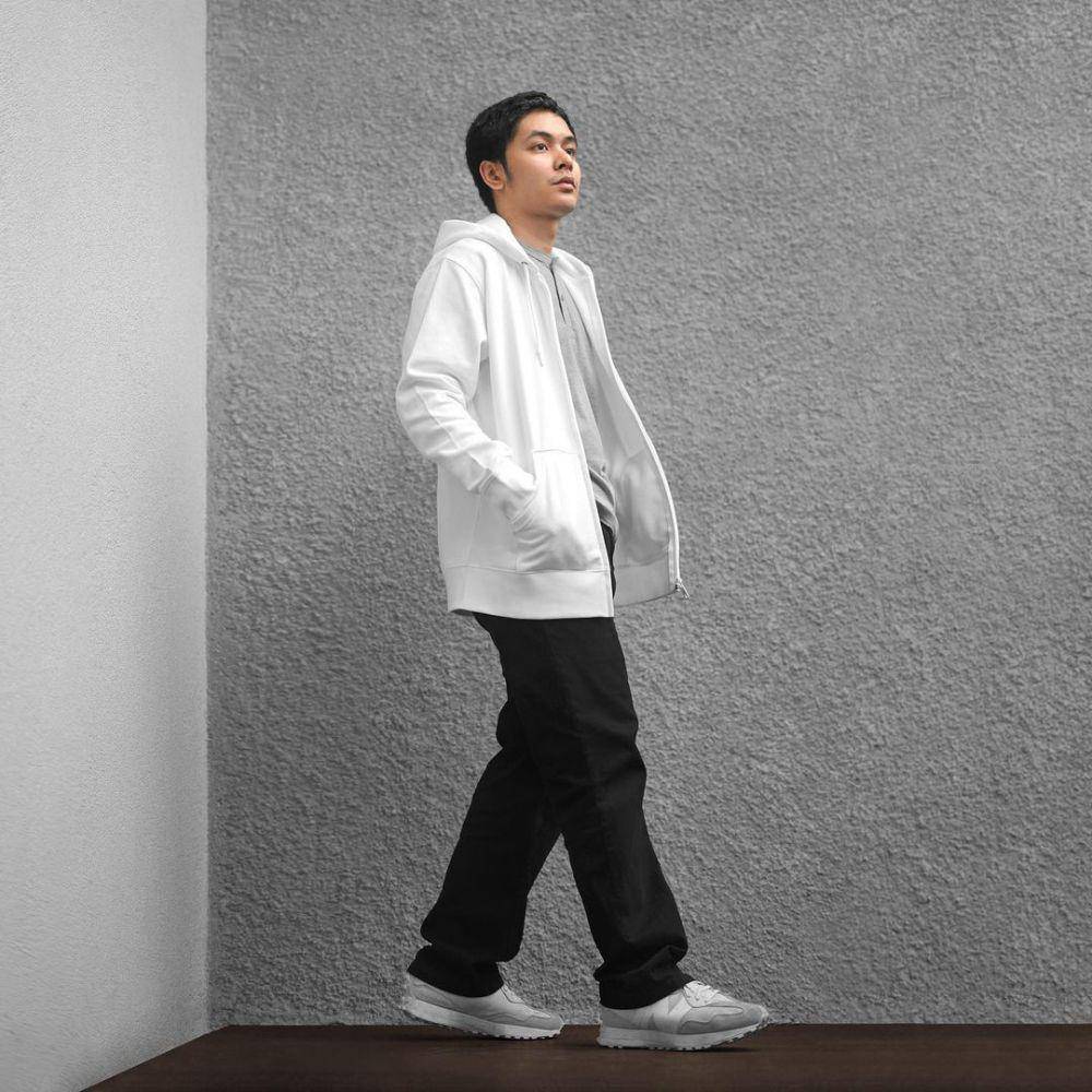 hoodie putih Human Greatness (instagram.com/hgbasiclabs)
