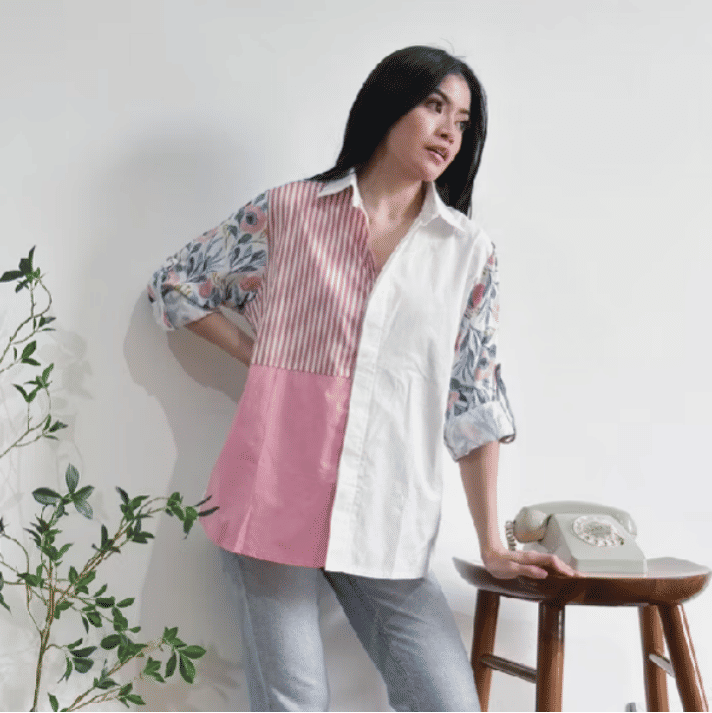 potret ide kemeja motif yang colorful dengan look manis (instagram.com/dearlove.fashion)