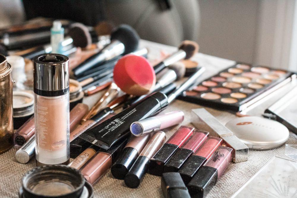 Overconsumption Skincare dan Makeup, Salah Siapa? Ini 4 Penjelasannya