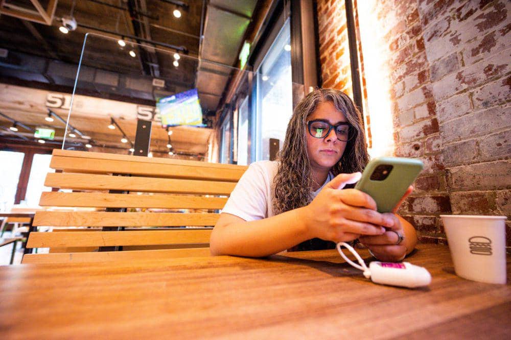 ilustrasi seorang perempuan (pexels.com/Caleb Oquendo)