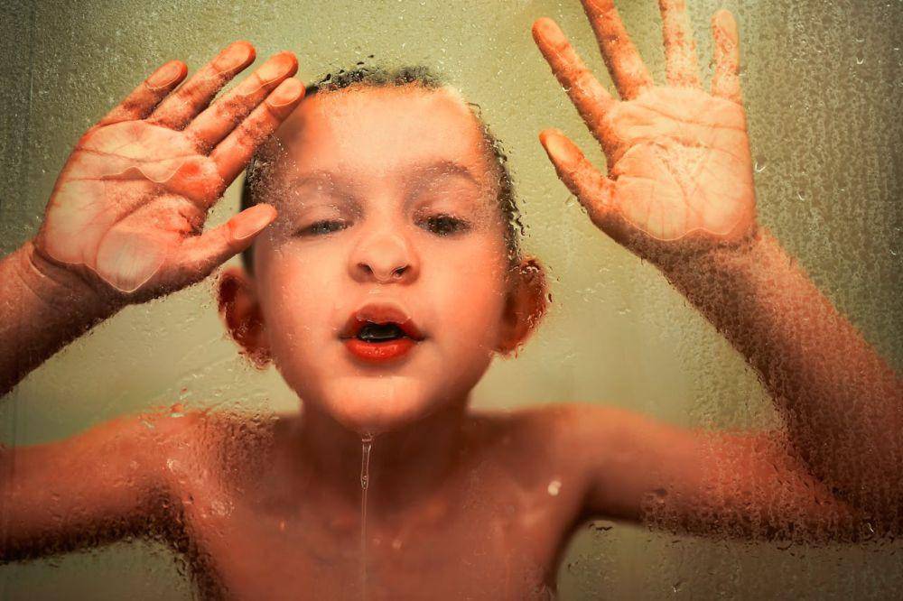 ilustrasi anak mandi (pexels.com/Rubens F Barros Neto)