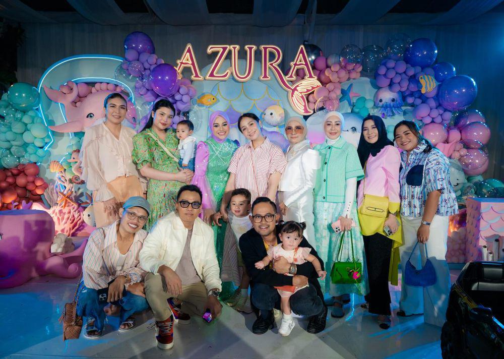 8 Momen Nagita Slavina dan Keluarga di Ultah Azura, Rayyanza Naik Kuda