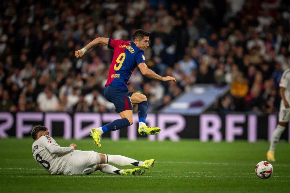 Robert Lewandowski (fcbarcelona.com)