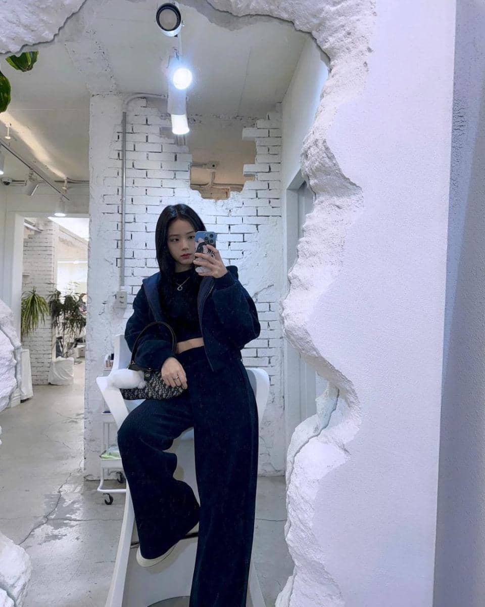Jisoo Blackpink (instagram.com/sooyaaa__)