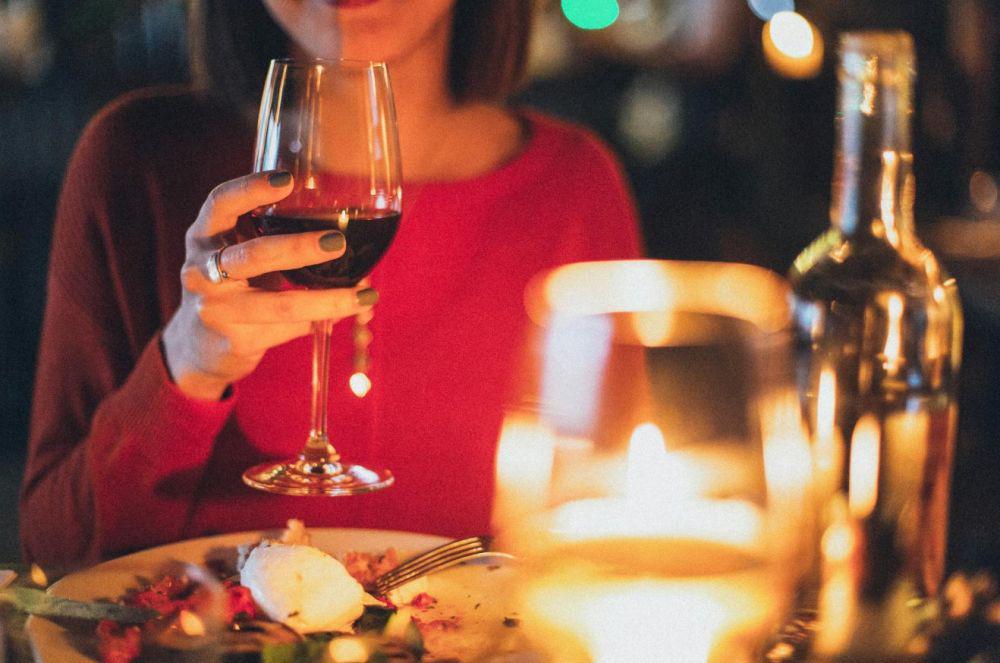 Kenapa Harga Makan Malam di Hotel Lebih Mahal dibanding Makan Siang?
