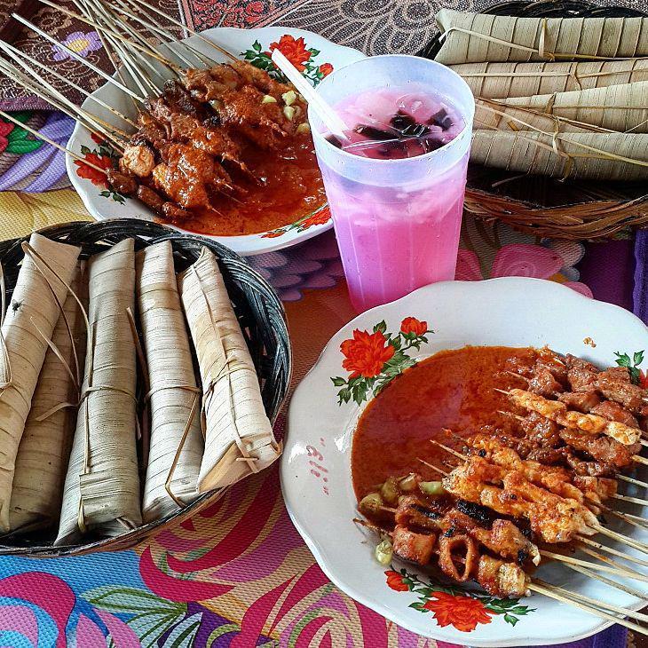 Keunikan Sate Bulayak, Makanan Khas Lombok dengan Lontong Gulung