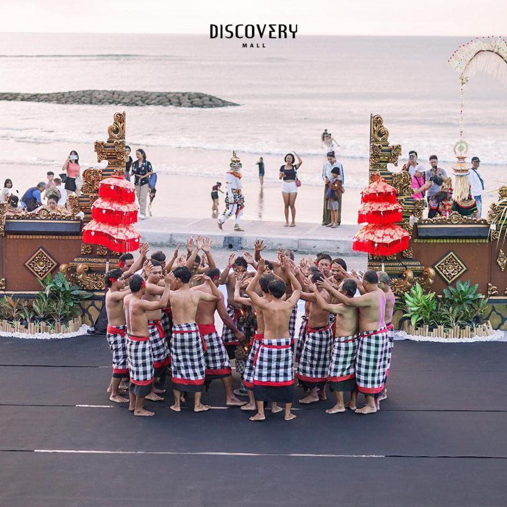 Pertunjukan Tari Kecak di Discovery Mall Bali (instagram.com/discovery.mall)