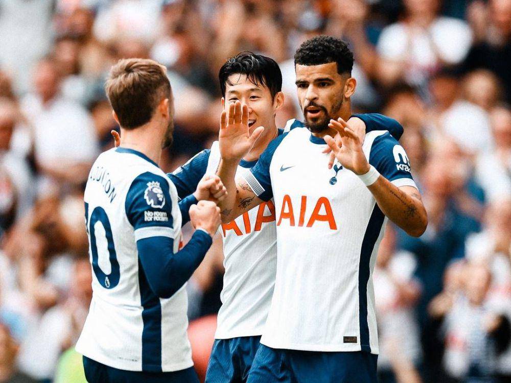 Para pemain Tottenham Hotspur merayakan gol di EPL 2024/2025. (instagram.com/spursofficial)