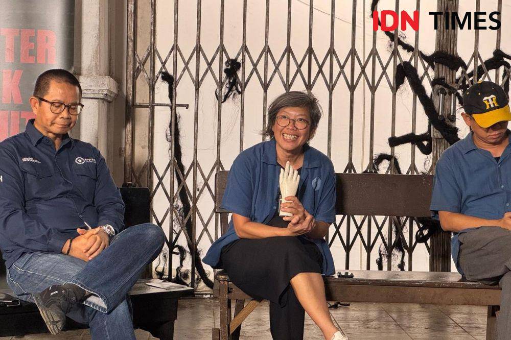 Potret tim produksi dan pemain film Monster Pabrik Rambut pada Senin (18/11/2024). (IDN Times/Elizabeth Chiquita)