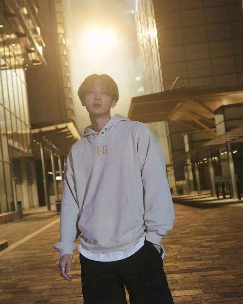 OOTD kekinian ala Chanyeol EXO (instagram.com/real__pcy)