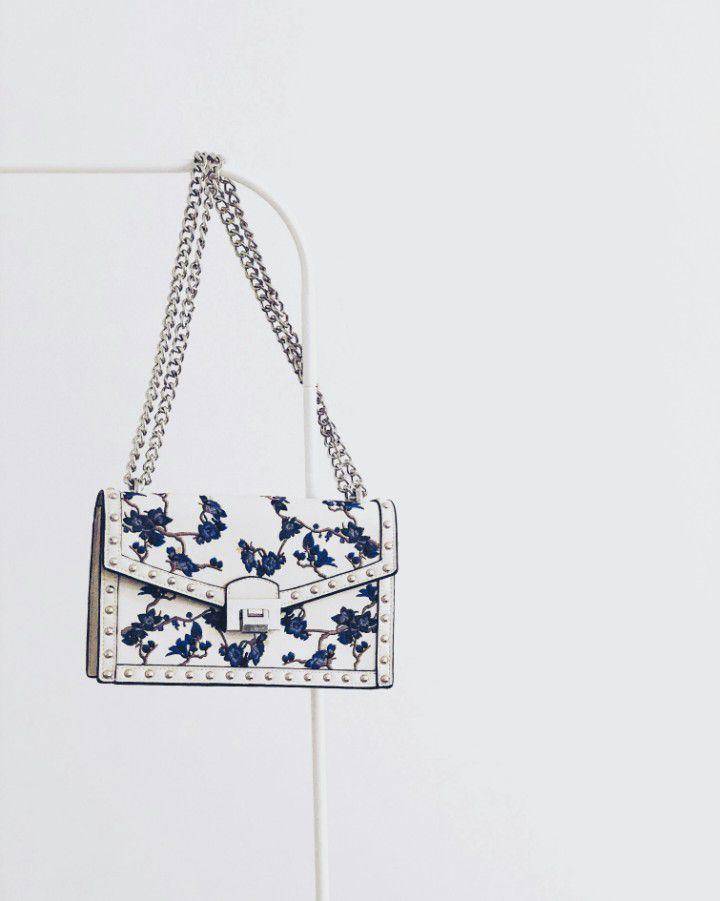 ilustrasi shoulder bag (pexels.com/flat hito)