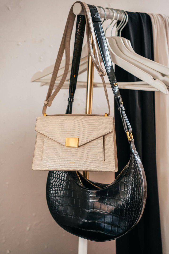 ilustrasi shoulder bag (pexels.com/PNW Production)