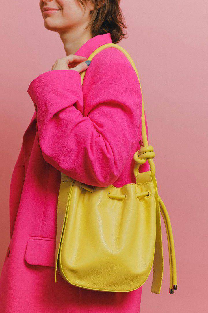 ilustrasi shoulder bag (pexels.com/Anna Shvets)