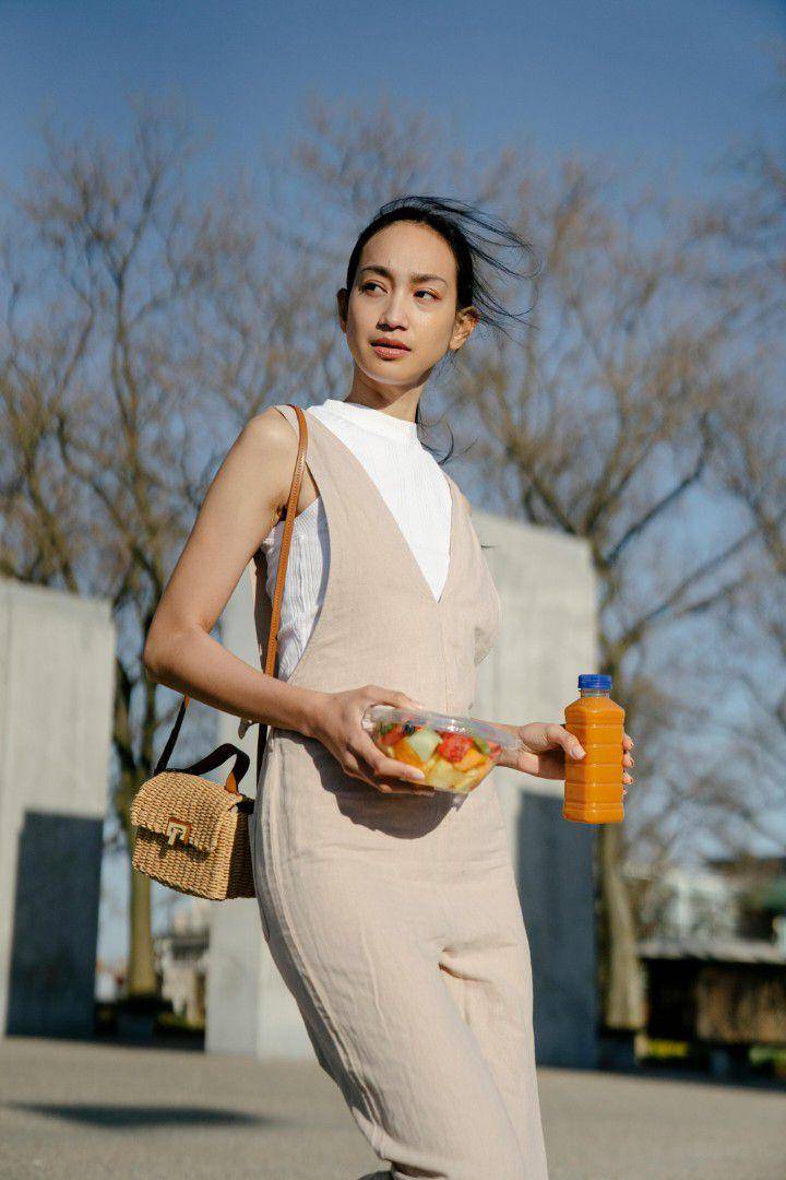 ilustrasi shoulder bag (pexels.com/John Diez)
