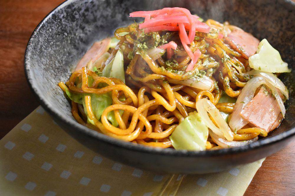 ilustrasi mi goreng tuna jamur pedas (pixabay.com/subarasikiai)