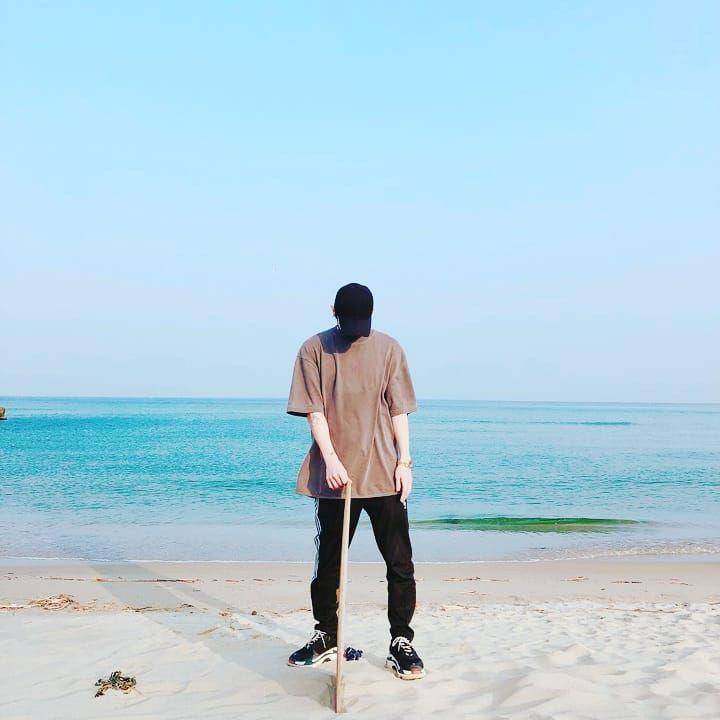 gaya daily outfit ala Chanyeol EXO (instagram.com/real__pcy)