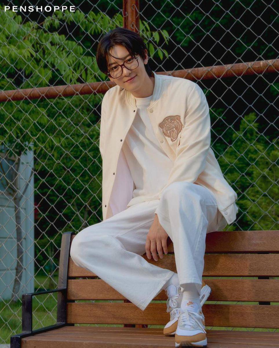 OOTD kekinian ala Chanyeol EXO (instagram.com/real__pcy)