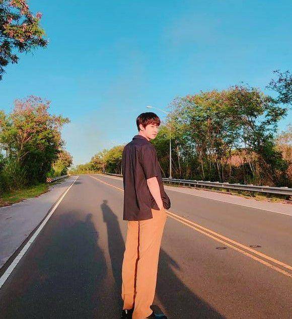 gaya daily outfit ala Chanyeol EXO (instagram.com/real__pcy)