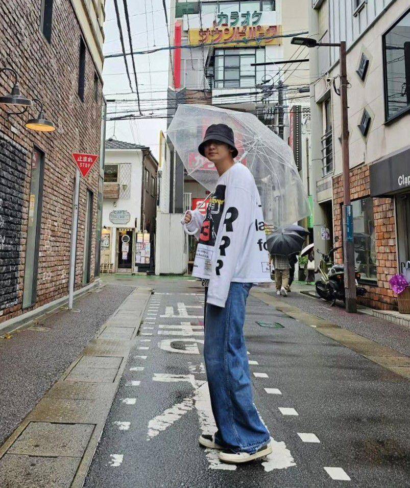 OOTD kekinian ala Chanyeol EXO (instagram.com/real__pcy)