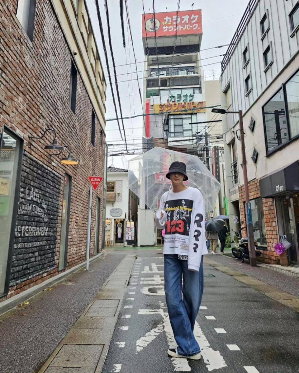 referensi street style ala Chanyeol EXO (instagram.com/real__pcy)