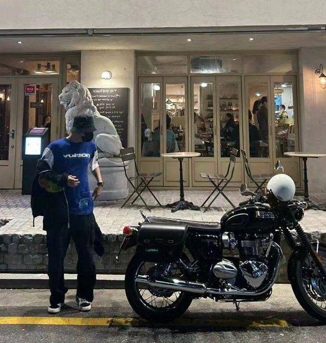 referensi street style ala Chanyeol EXO (instagram.com/real__pcy)