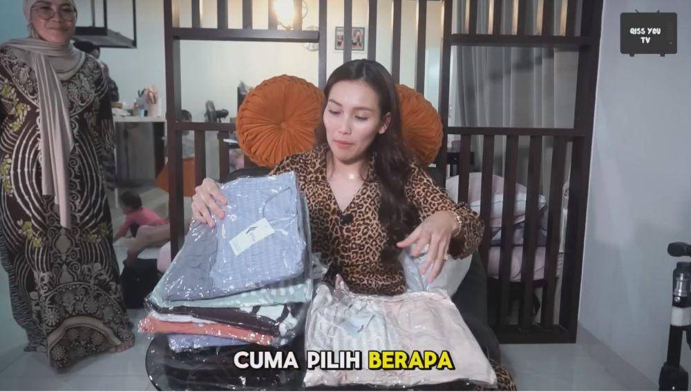Ayu Ting Ting larisi dagangan (YouTube.com/Qiss You TV)